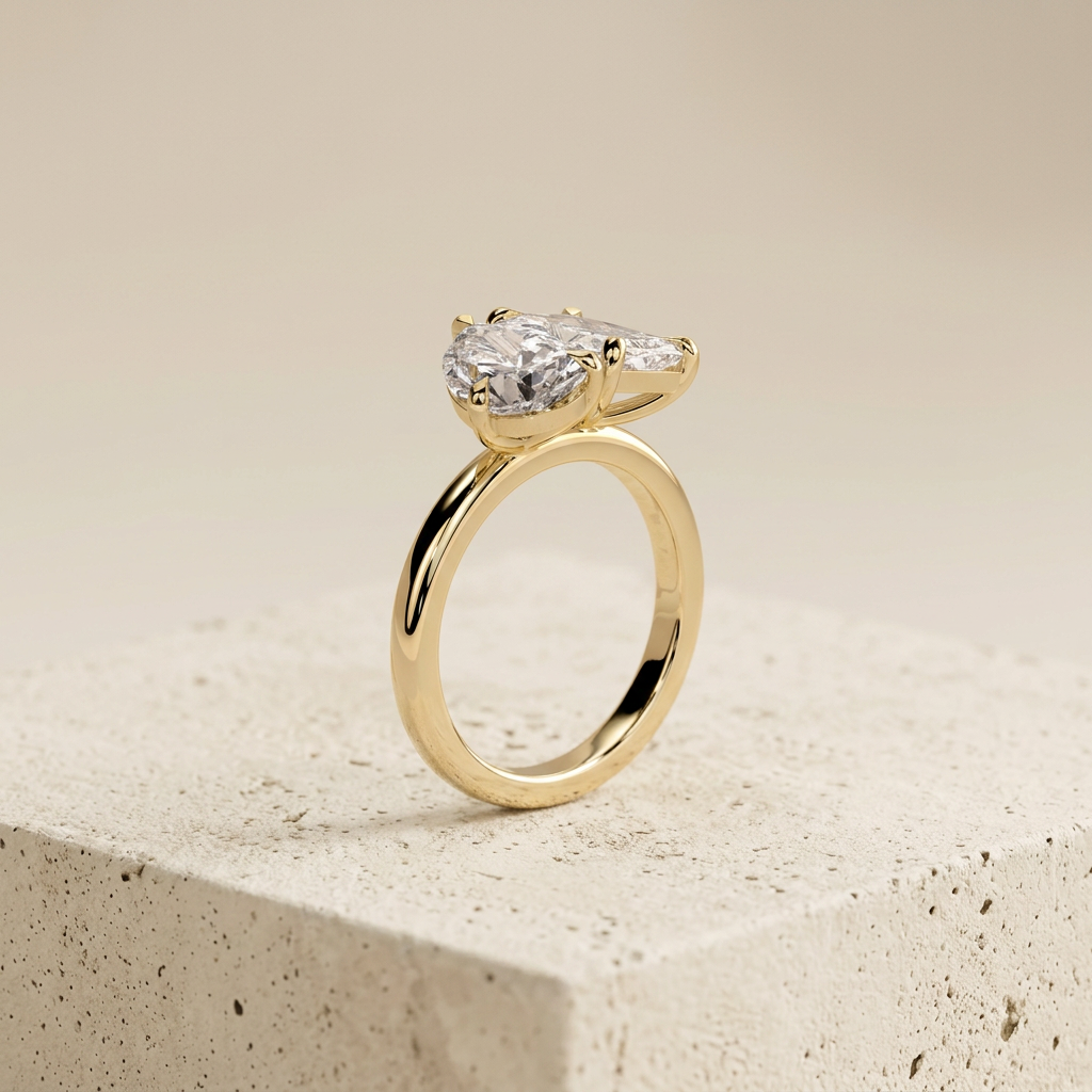 Angle view of The Plot Twist toi et moi ring