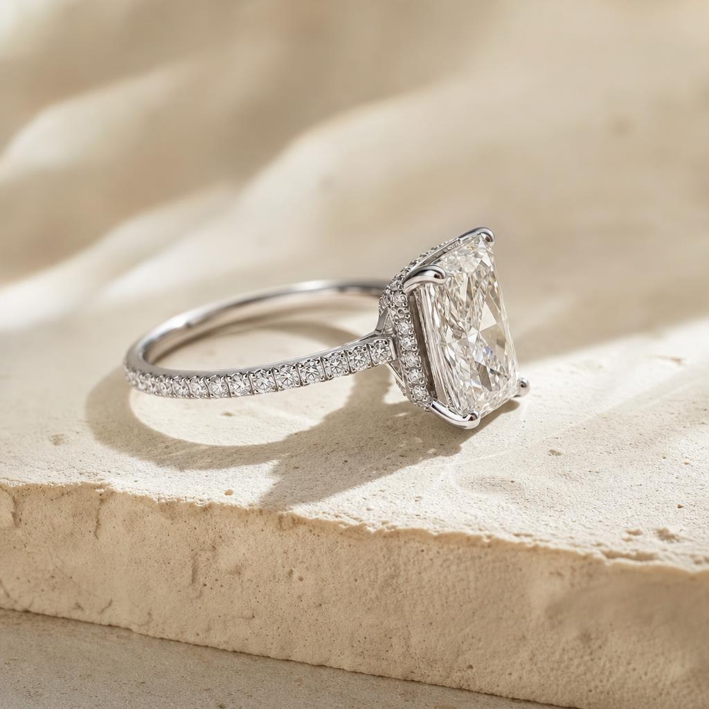 The Siren diamond ring in White Gold / Platinum